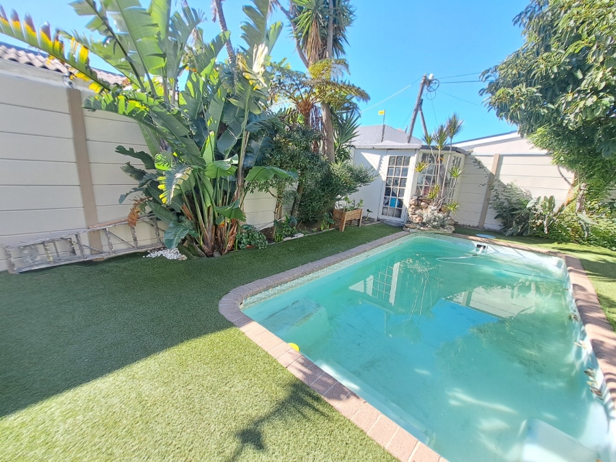 4 Bedroom Property for Sale in Rondebosch East Western Cape